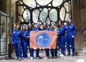 Integrantes de la misión simulada a Marte Hypatia I, integrada totalmente por astronautas mujeres, posan en la Pedrera antes de presentar los resultados de su experiencia marcada por las limitaciones de agua, alimentación y comunicaciones.