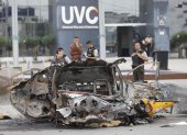 Dato. Casi un año después se sentenció a 10 años de cárcel a dos ciudadanos por la explosión de un coche bomba en los exteriores de un UVC
