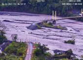 Daños. El desbordamiento del río Upano en Morona dañó el puente.