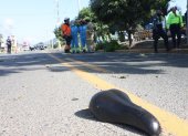 La montura de la bicicleta quedó en media vía, como evidencia del siniestro