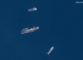 Una imagen satelital proporcionada por Maxar Technologies muestra las operaciones de búsqueda y rescate asociadas con el sumergible Titan desaparecido cerca de los restos del Titanic en el Océano Atlántico, el 22 de junio de 2023.