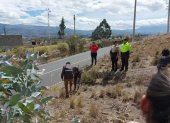 Los policías están investigando para dar con el responsalbe de este crimen en Latacunga.