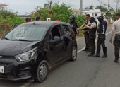 Asaltos. En este vehículo fueron detenidos cuatro hombres.