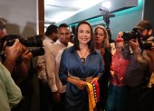 María Corina Machado, candidata de Vente Venezuela (VV) llega para su inscripción el 23 de junio de 2023, como candidata a las primarias que se celebrarán el próximo 22 de octubre, en Caracas (Venezuela). La opositora de Venezuela María Corina Machado calificó de "inútil" la inhabilitación política por un período de 15 años que pesa sobre ella, dada a conocer este viernes por el diputado José Brito, que solicitó a la Contraloría información sobre el estatus de la antichavista, quien presentó su candidatura a las primarias de octubre. EFE/ Miguel Gutierrez