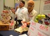 Feria. Diego Tapia, gerente de Ecuaforestar, promueve la venta de la fruta en ferias como la que organizó la Cámara de Industrias de Guayaquil.
