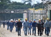 Trabajadores de la estatal Petroecuador participan en un simulacro de emergencia en el Bloque 43-ITT, el 21 de junio de 2023 en el Parque Nacional Yasuní (Ecuador).