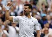 Wimbledon (United Kingdom), 11/07/2023.- Novak Djokovic of Serbia celebrates after winning the match point against Andrey Rublev of Russia during their Men"s Singles quarter final match at the Wimbledon Championships, Wimbledon, Britain, 11 July 2023. (Tenis, Rusia, Reino Unido) EFE/EPA/TOLGA AKMEN EDITORIAL USE ONLY