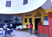 Espacio. El teatro funcionó durante siete años en el centro comercial Ventura Mall de Tumbaco. Previamente, fue sede del cine Ocho y Medio.