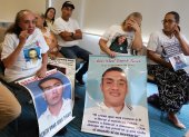 Pistas. Familiares de los desaparecidos durante una reunión reciente.