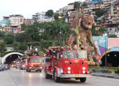 Los carros de los bomberos recorrieron las calles del norte de la ciudad.