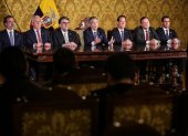 El presidente Guillermo Lasso y varios de sus ministros durante el anuncio de la aplicación del articulo 148 de la Constitución.