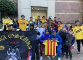 Decenas de hinchas de Barcelona llegaron a Buenos Aires, para el duelo ante Estudiantes de La Plata.