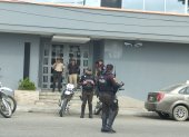 Investigación. Policías custodiaban la Unidad Judicial de Santa Elena, donde se procesó a sospechosos.