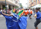 Folclor. Siete grupos folclóricos se presentaron en el Festival de la Calle Córdova.