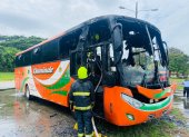 Ataque. Un bus del servicio público fue incinerado por sujetos armados en la provincia de Esmeraldas.