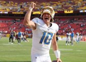 El quarterback de 25 años seguirá con LA Chargers hasta 2029 tras firmar una extensión de cinco temporadas.