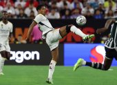 Jude Bellingham del Real Madrid en acción ante el Manchester United, en Houston, Texas (EE.UU.).