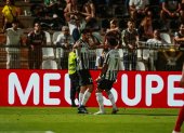 Ronie Carrillo (i) marcó el 23 de julio su primer gol con el Portimonense.