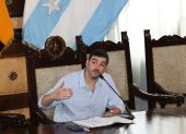 Alcalde. Aquiles Álvarez no se plantea ni remotamente el problema de la naturaleza del poder que ejerce y cuál es el lugar que le corresponde.