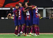 Jugadores del Barcelona español fueron registrados este sábado, 29 de julio, al celebrar un gol que le anotaron al Real Madrid, durante un partido amistoso, en el Estadio AT&T, en Arlington (Texas, EE.UU.).