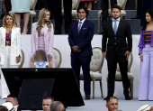 Nicolás Petro Burgos, hijo del presidente Gustavo Petro (3-i) junto a su exesposa Day Vásquez (2-i) en la ceremonia de investidura del presidente Gustavo Petro,en una fotografía de archivo.
