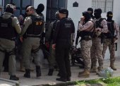 La operación comenzó el viernes, un día después del asesinato del agente en Guarujá con un equipo de 600 uniformados de las policías civil y militarizada del litoral paulista y, según el Gobernador, continuará estos días.