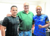 Eduardo Puentes, entrenador (i), Jorge Delgado, del COE, y Jeremy Peralta.