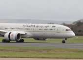 Aeropuerto.- Una de las naves de la aerolínea saudí Saudia Airlines.
