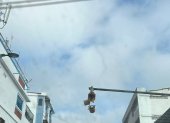El semáforo ubicado en el centro de la ciudad se encuentra desbaratado