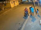 Un hombre fue víctima de un robo junto a su hija en la cooperativa Pájaro Azul, norte de Guayaquil.