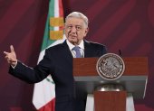 El presidente de México, Andrés Manuel López Obrador, habla hoy 9 de agiosto durante su conferencia de prensa matutina en Palacio Nacional, en Ciudad de México (México). La canciller mexicana, Alicia Bárcena, abordará la migración, el narcotráfico y el comercio en su primera visita oficial a Washington el miércoles, según reveló este martes el presidente López Obrador. EFE/José Méndez