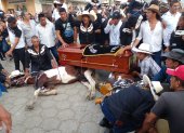 Dolor y tristeza. Los restos de Ricardo Arturo Barzola Cruz fueron sepultados en el cementerio de Nobol.