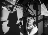 Cartelera. El actor Lucho Mueckay interpretando su papel en la obra.