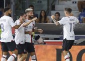Bologna (Italy), 20/08/2023.- Milan"s Olivier Giroud (3-L) celebrates with teammates after scoring the 1-0 lead during the Italian Serie A soccer match Bologna FC vs AC Milan at Renato Dall"Ara stadium in Bologna, Italy, 21 August 2023. (Italia) EFE/EPA/ELISABETTA BARACCHI
