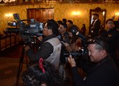 Trabajo. Fotógrafos y camarógrafos durante una cobertura periodística en el Palacio de Carondelet.