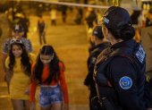 Policía Metropolitanos se apostaron en las escalinatas de Las Peñas para ofrecer seguridad a los visitantes.