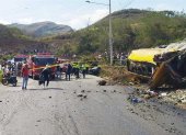 Accidente. El tanquero viajaba a Portovelo para entregar 20.000 galones de combustible cuando se volcó.