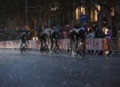 Los equipos no arriesgaron por las condiciones de lluvia y poca luz durante el recorrido en el circuito en Barcelona.