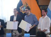 Firma. Representantes de la Empresa Pública Municipal para la Gestión de Riesgos y Control de Seguridad de Guayaquil - Segura EP y del Servicio Integrado de Seguridad ECU911 firmaron la renovación del convenio interinstitucional.