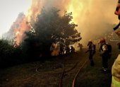 Combate. Los miembros del Cuerpo de Bomberos han tenido que controlar cerca de 300 incendios solo en agosto.