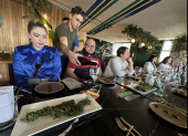Degustación de chocolates y gastronomía con cannabis en Joint, en el norte de Quito.