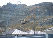 Situación. El polvo de las voladuras por la extracción de materiales pétreos llega hasta las residencias que están junto a estas canteras.