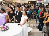 Ceremonia. Entre las parejas estuvo una con discapacidad auditiva.