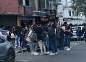 Caos. Vecinos señalan que alumnos se congregan a beber en los alrededores de las universidades de la capital.