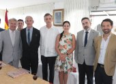 Rodolfo Del Pino, Fernando Mendoza, Pedro Sanz, Verónica Baquerizo, Manuel Dieguez y Carlos Ortega. Atrás, Andrés Bayolo y Roberto García.