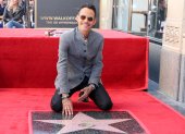 El salsero recibió su estrella en Hollywood.