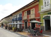 En el centro histórico de Guaranda algunos locales ubicados en las casas patrimoniales buscan alternativas para atraer al turista.