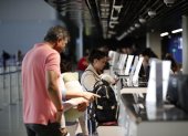Viajeros realizaban este viernes su registro en el Aeropuerto Internacional de Tocumen en Ciudad de Panamá.