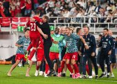 Helsinki (Finland), 10/09/2023.- Pierre-Emile Hojbjerg (2-L) of Denmark celebrates after scoring the 1-0 lead in the UEFA Euro 2024 qualification round match between Finland and Denmark in Helsinki, Finland, 10 September 2023. (Dinamarca, Finlandia) EFE/EPA/KIMMO BRANDT