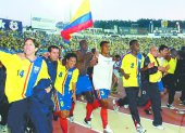 Juan Carlos Burbano (i), en el festejo de la primera clasificación al Mundial.